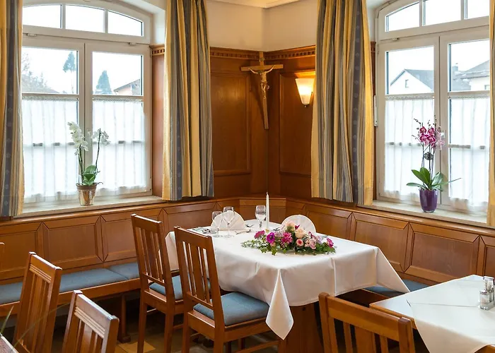 Pfaffinger Hof Szálloda 3*